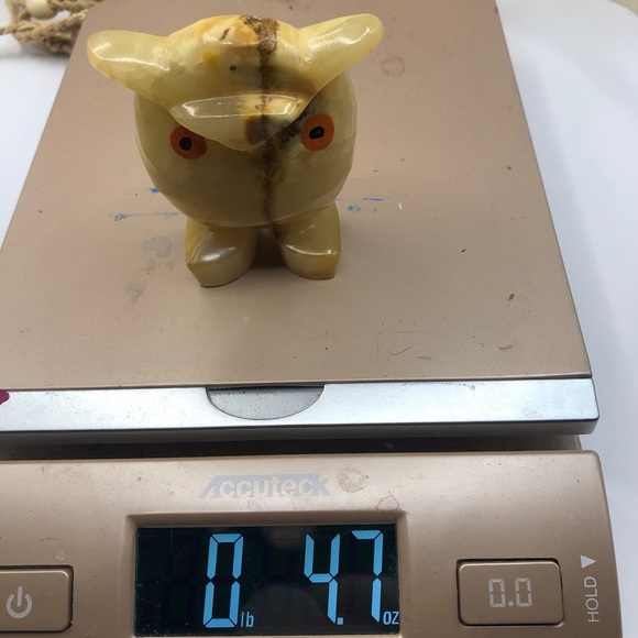 Solid Stone Agate Owl Carving in Cream and Brown - Picture 8 of 10